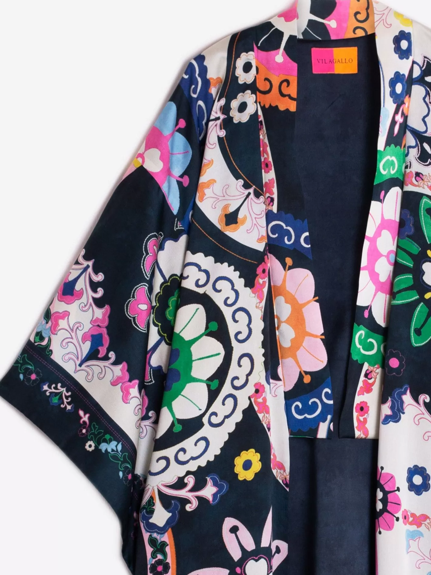 abrigo_kimono_suzani_3.webp Abrigos | Vilagallo Abrigo Kimono Suzani