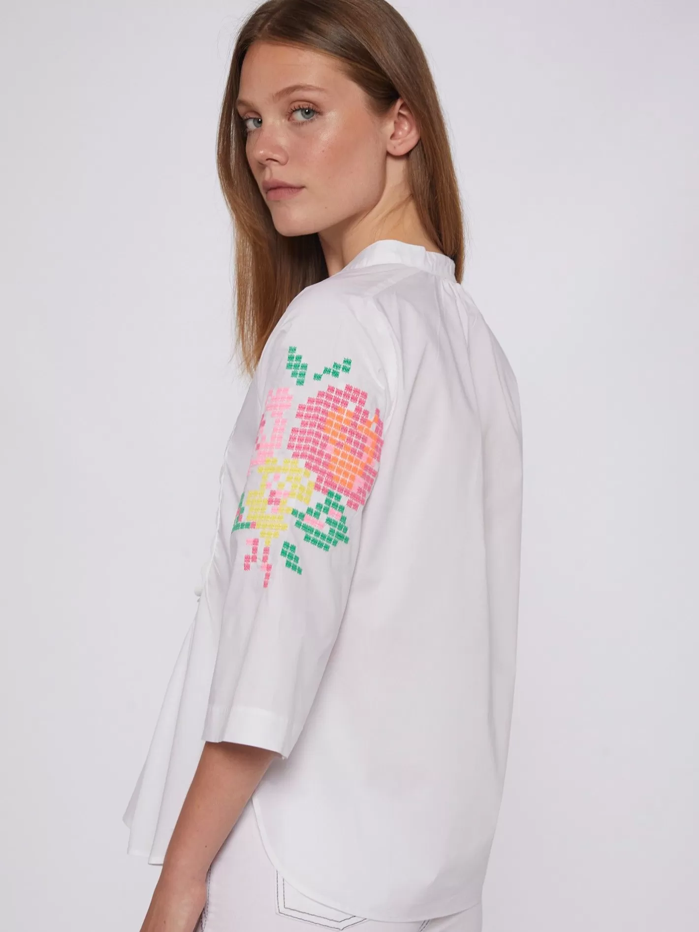 camisa_mangas_bordadas_punto_de_cruz_2.webp Camisas | Vilagallo Camisa Mangas Bordadas Punto De Cruz