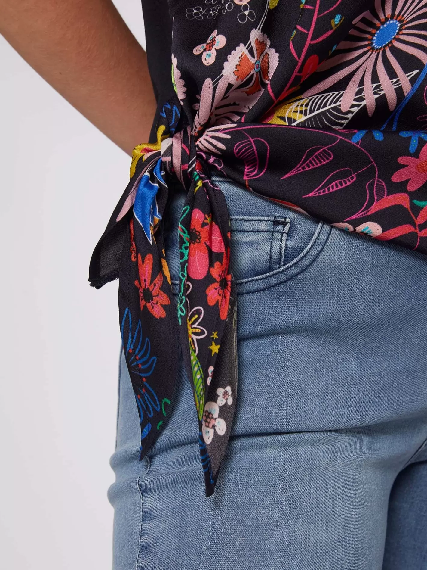 Camisetas | Vilagallo Camiseta Nudo Estampado Flores Pintadas